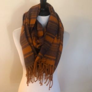 ORANGE SCARF WITH BOTTOM FRILL
